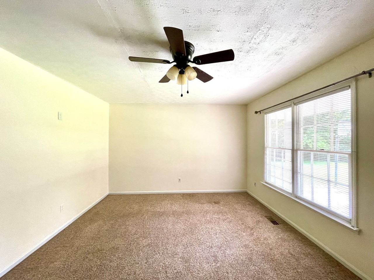 215 Country Rd - Photo 2 of 28