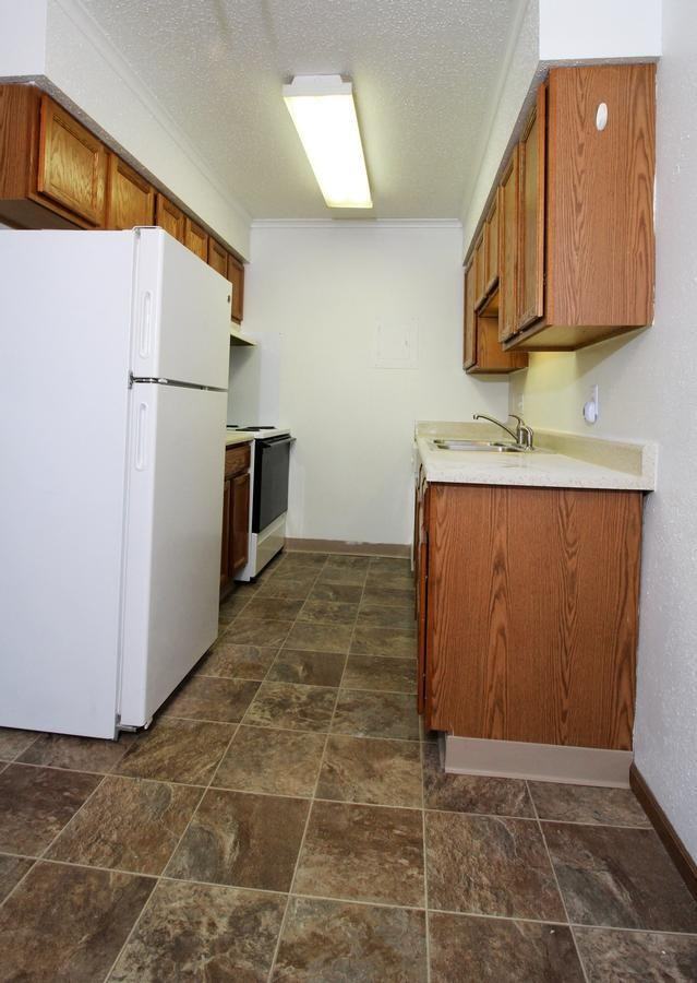 5015 Southwest 9th Street - Photo 2 of 12