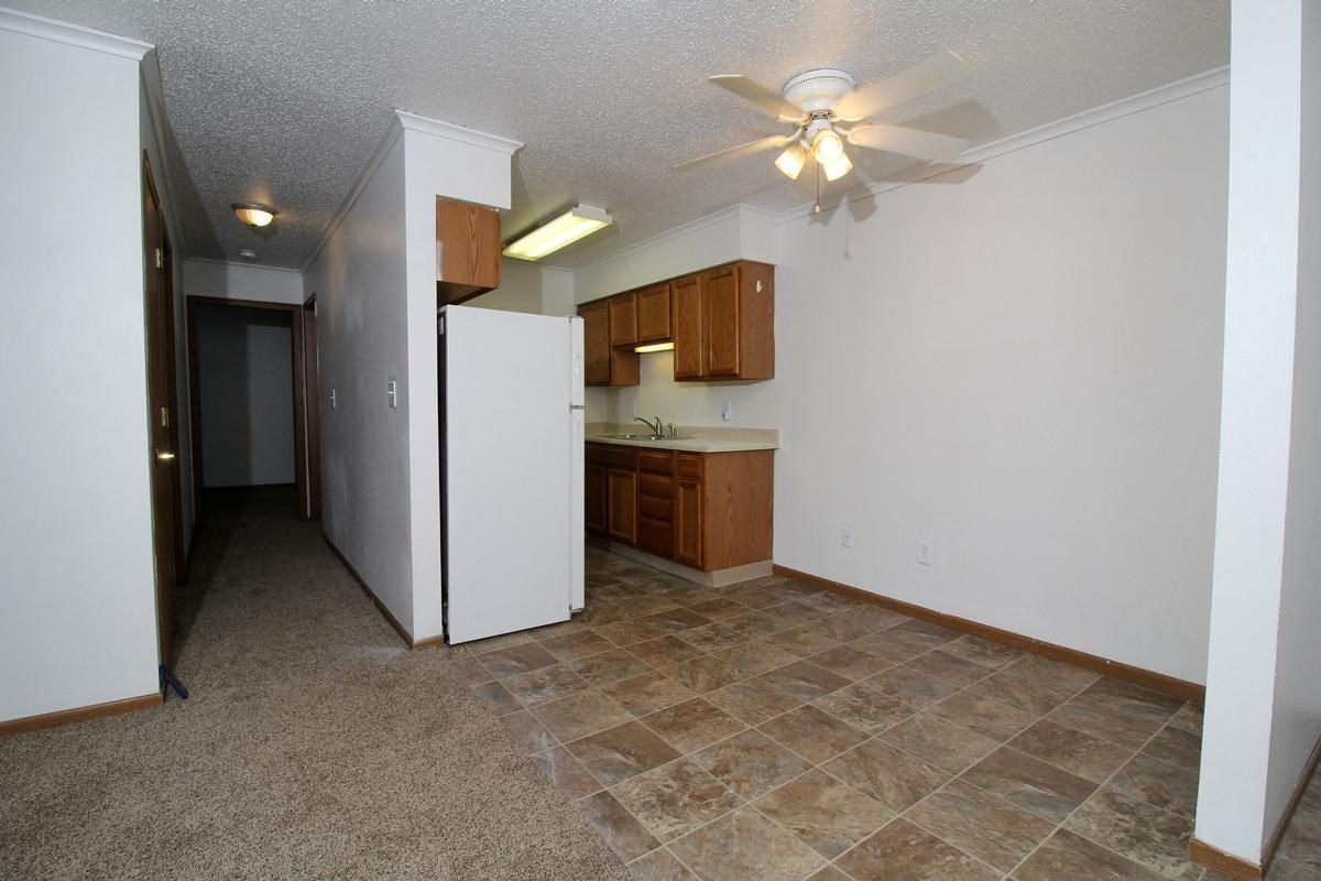 5015 Southwest 9th Street - Photo 4 of 12