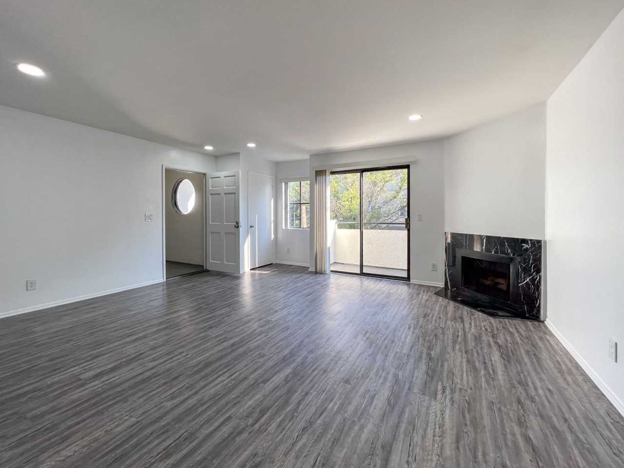 Gorgeous 2 Bed/2 bath apartment in excellent Sherman Oaks area! - Photo 5 of 39