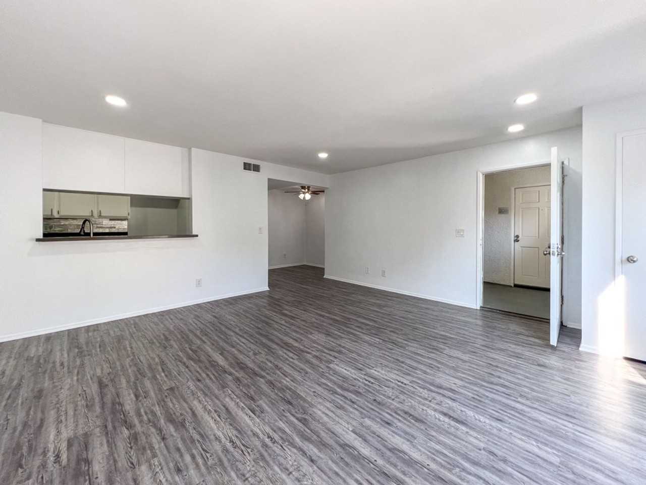 Gorgeous 2 Bed/2 bath apartment in excellent Sherman Oaks area! - Photo 6 of 39