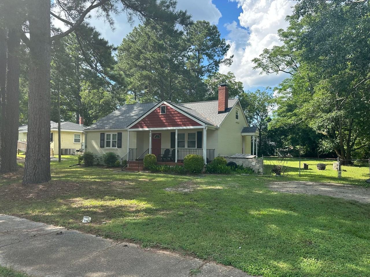 523 Hilltop Dr - Photo 2 of 21