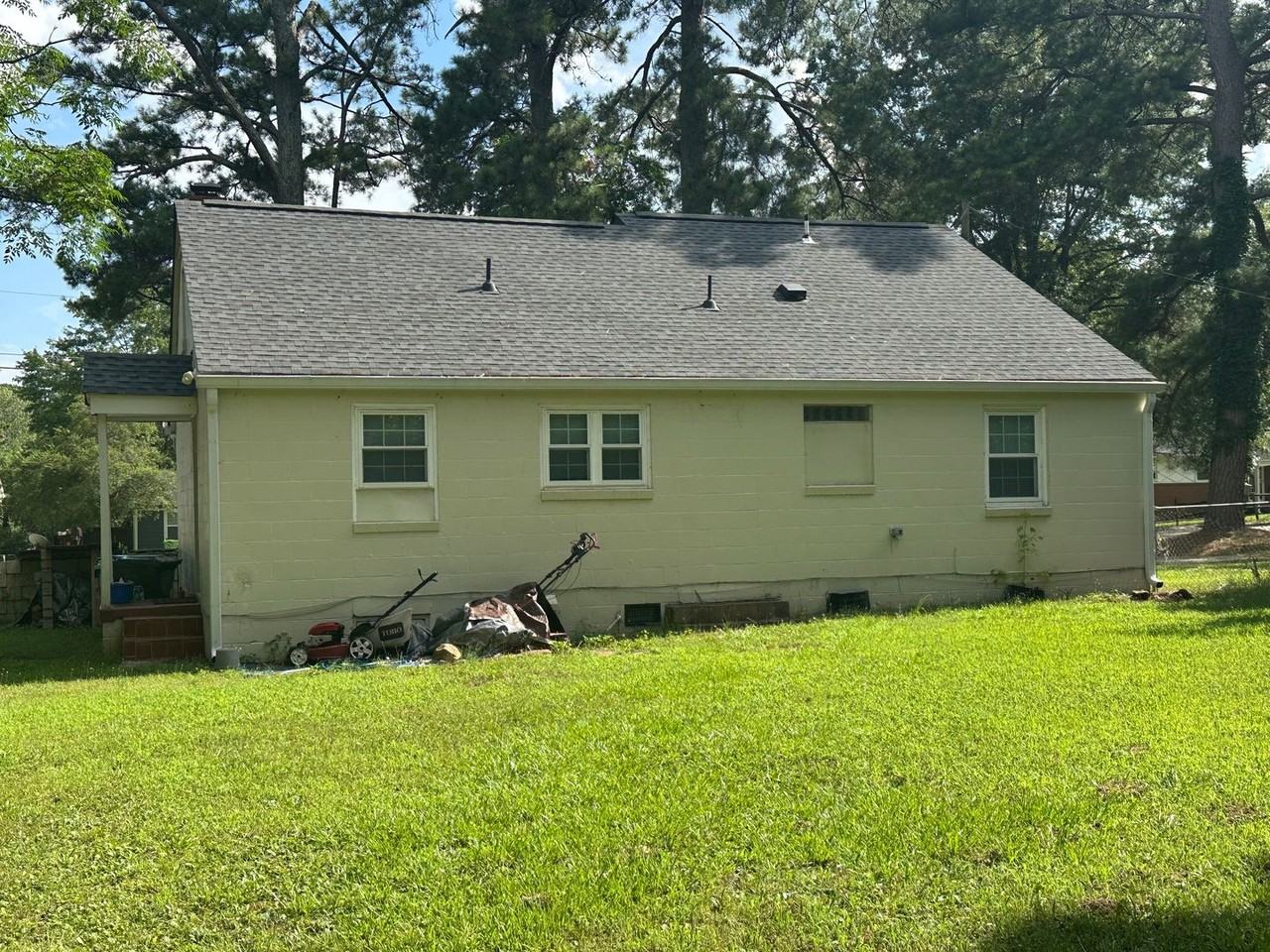 523 Hilltop Dr - Photo 3 of 21