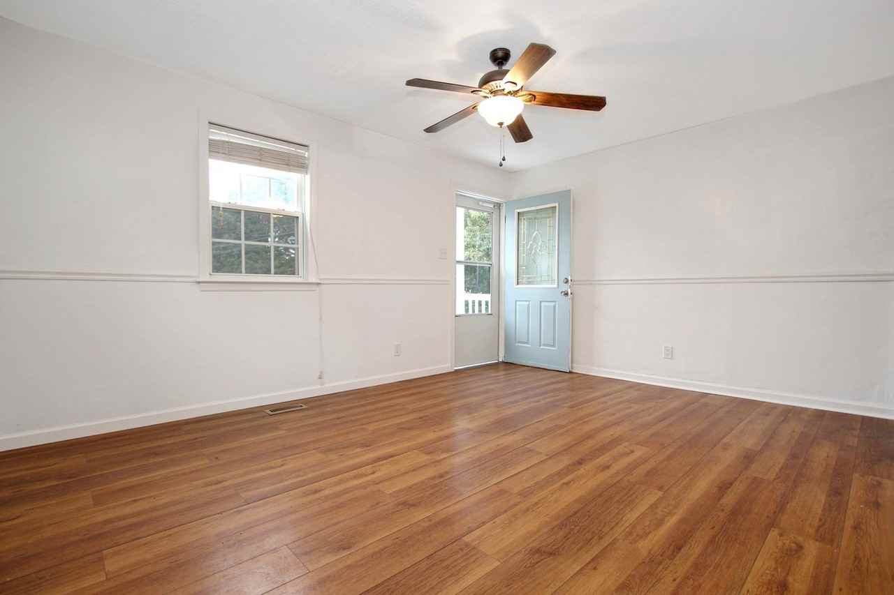 414 Wakefield Ave - Photo 5 of 21