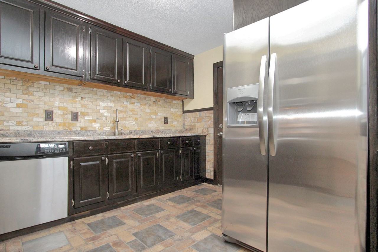 414 Wakefield Ave - Photo 6 of 21
