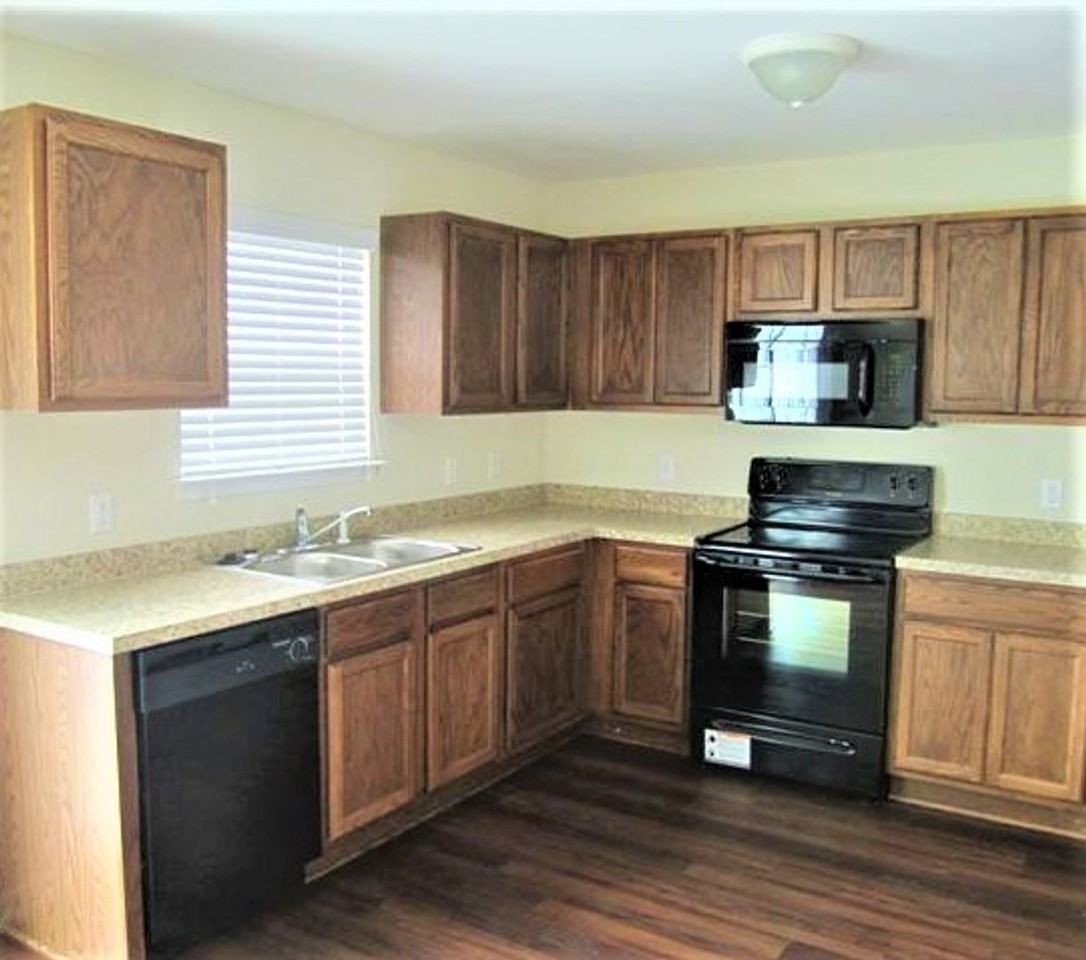 70 Bearing Cir - Photo 2 of 8