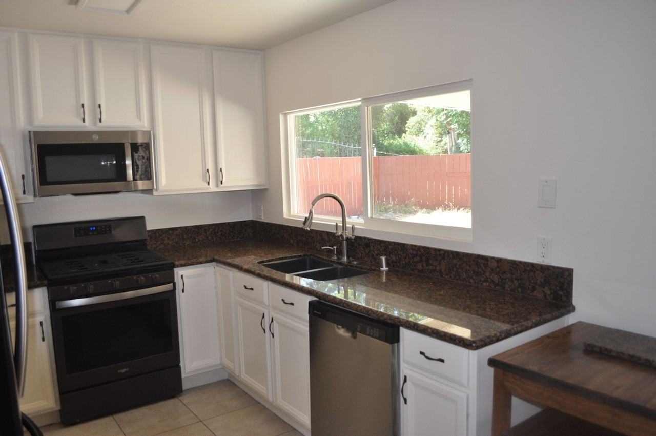 13028 Earlgate Ct - Photo 3 of 20