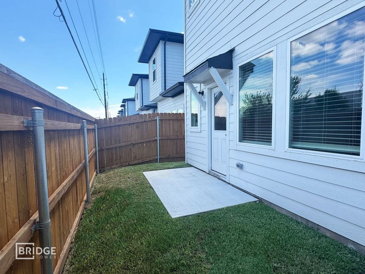 33166 Willow Heights Ln - Photo 2 of 17