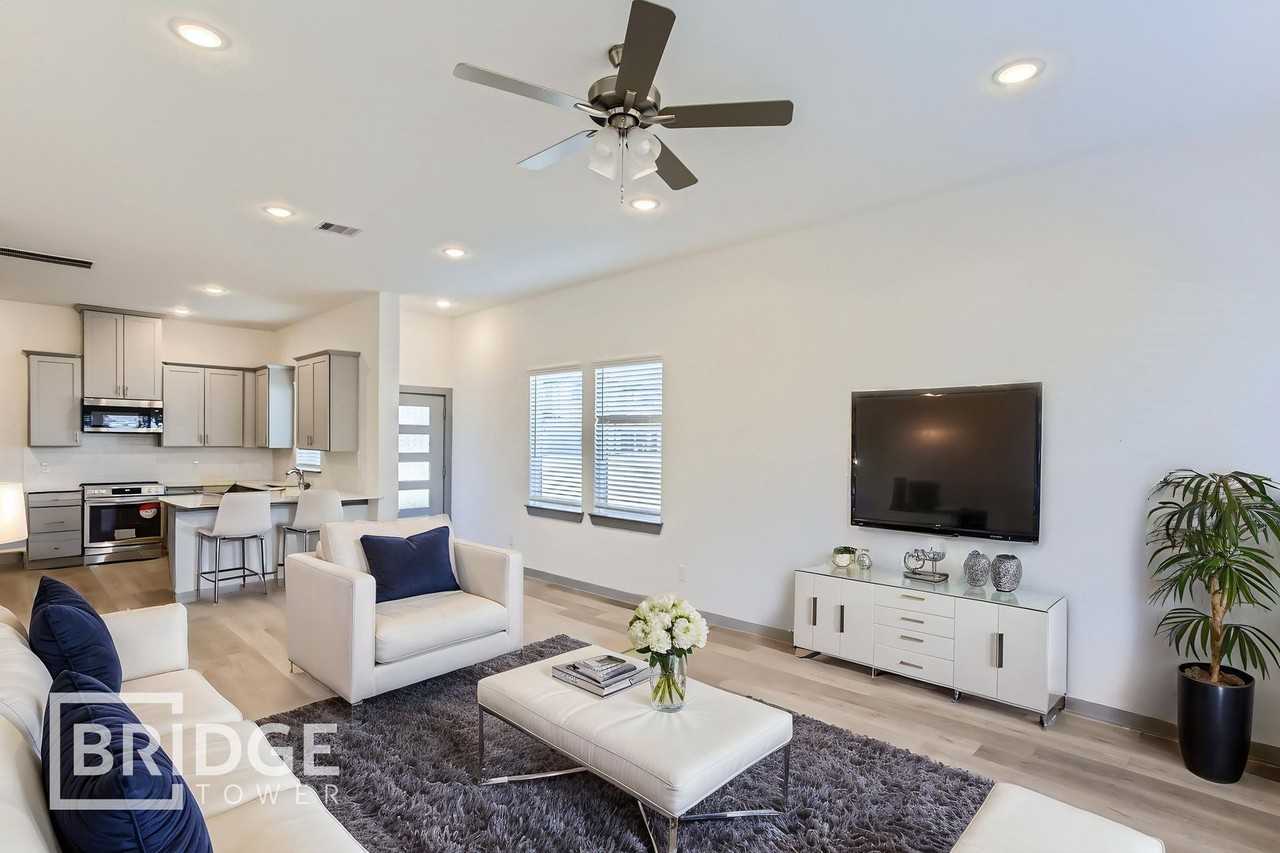 33134 Oak Heights Pl - Photo 2 of 17