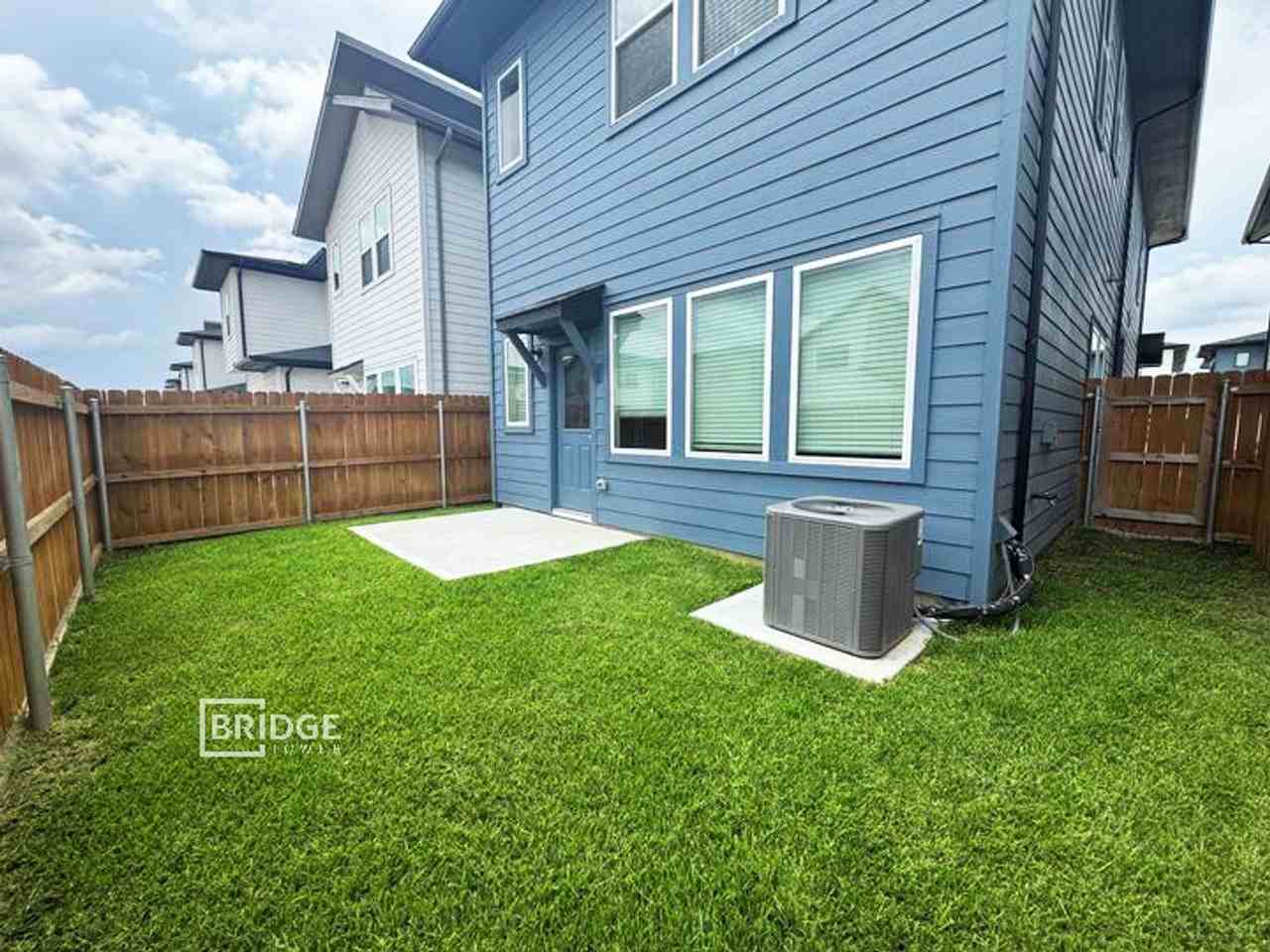 33146 Oak Heights Pl - Photo 2 of 17