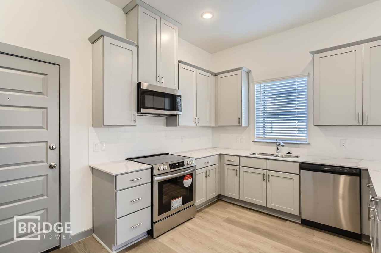 33146 Oak Heights Pl - Photo 6 of 17