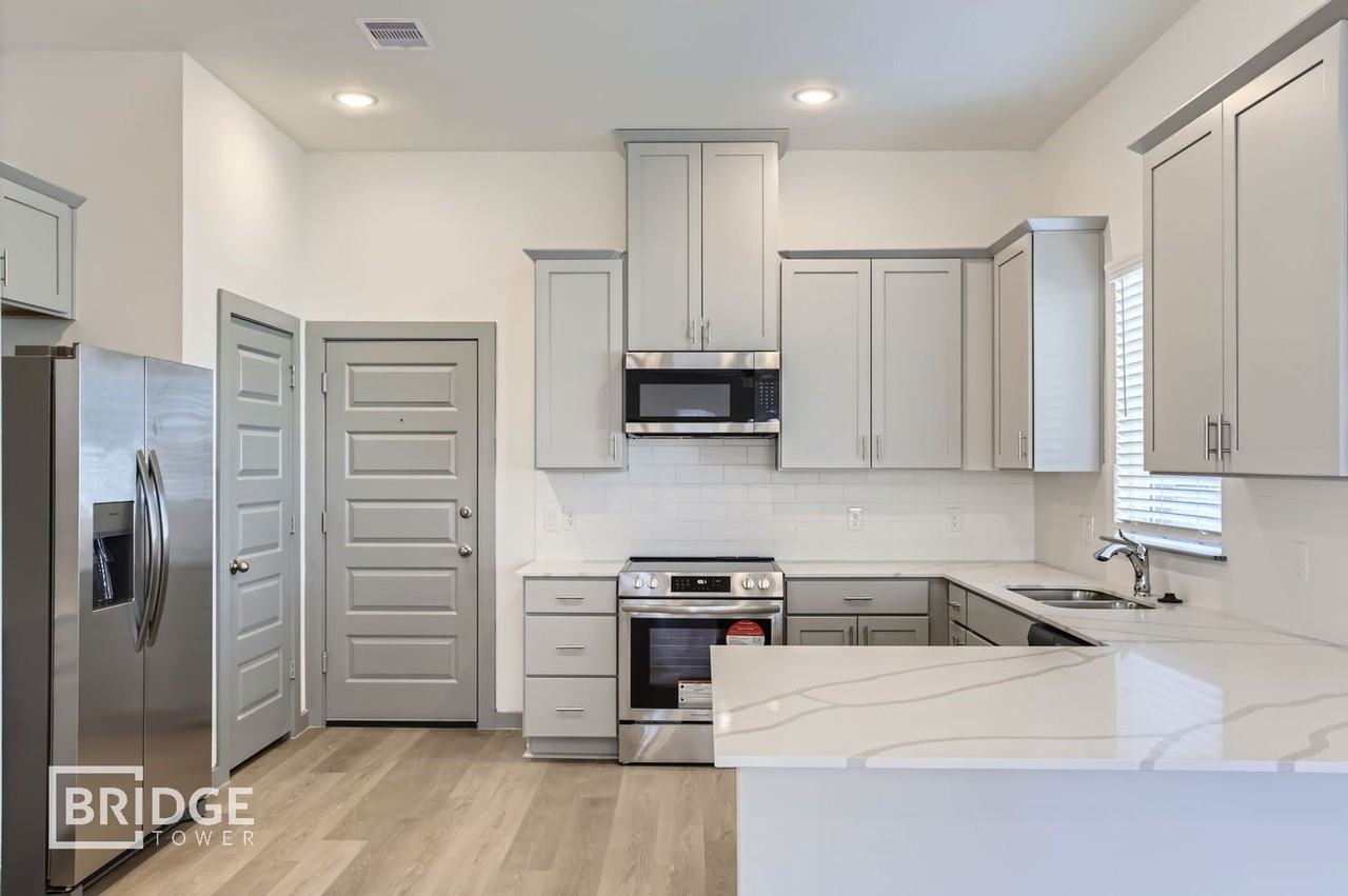 33163 Oak Heights Pl - Photo 5 of 17