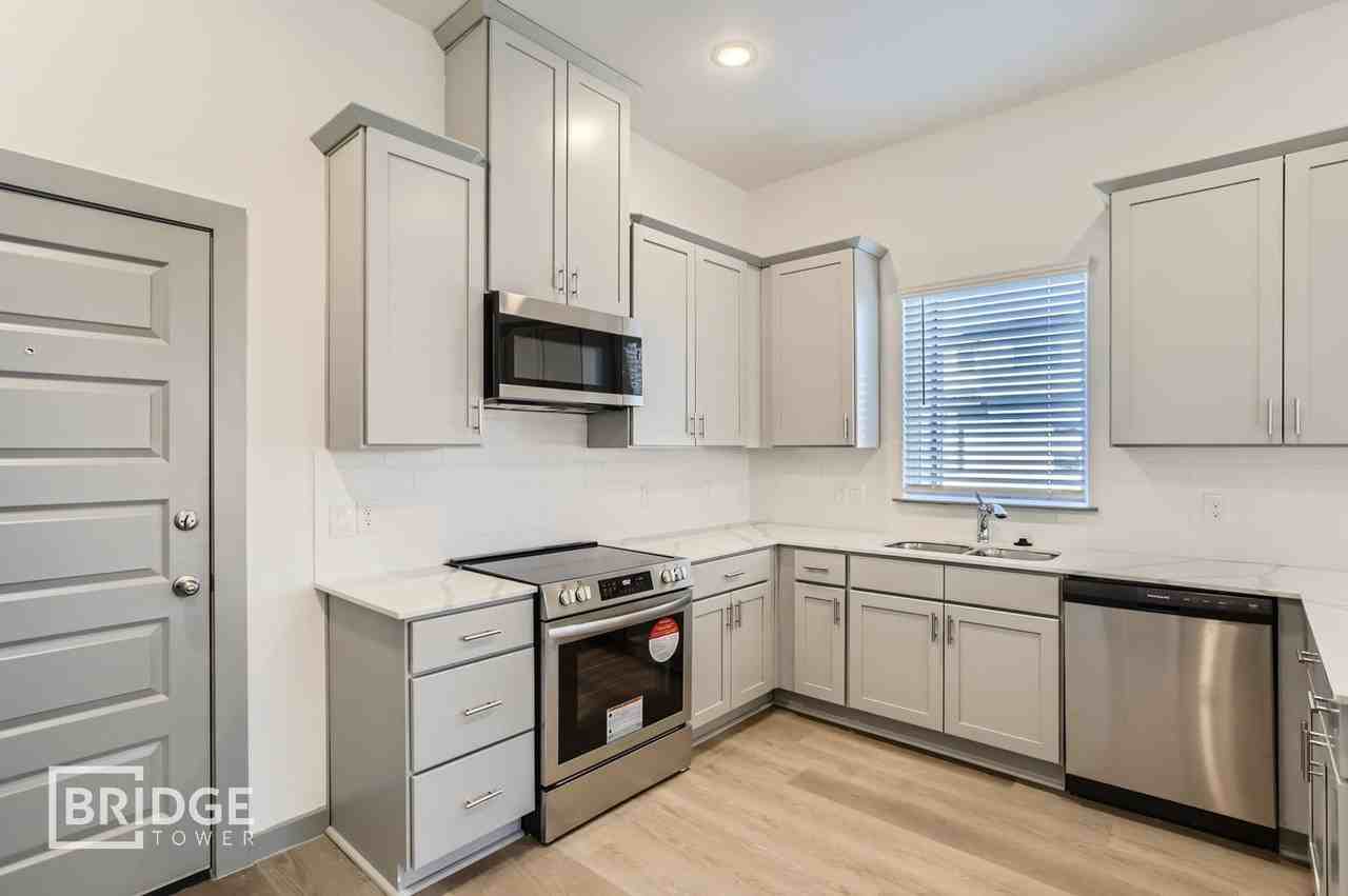 33163 Oak Heights Pl - Photo 6 of 17