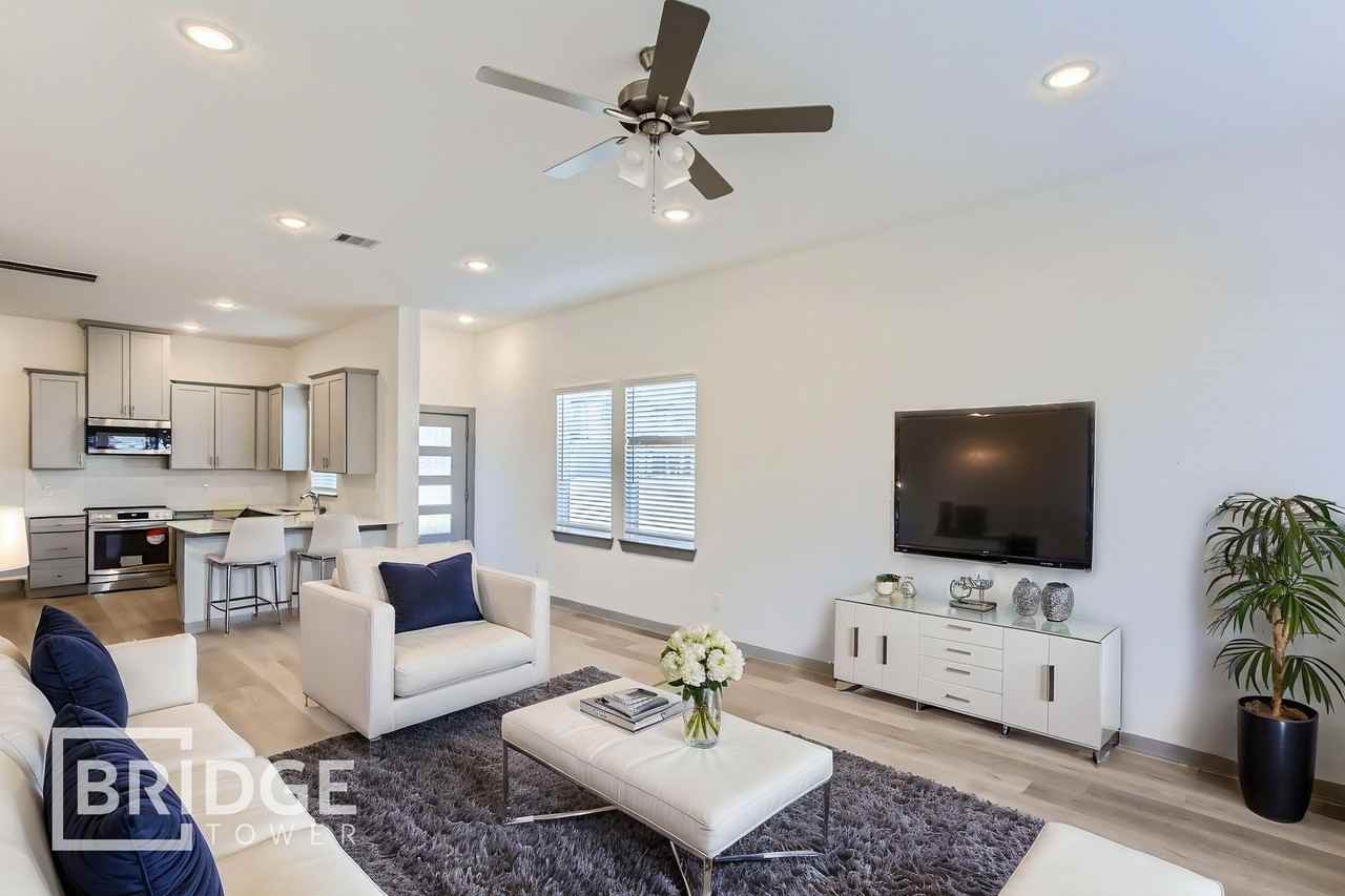 33150 Oak Heights Pl - Photo 3 of 17