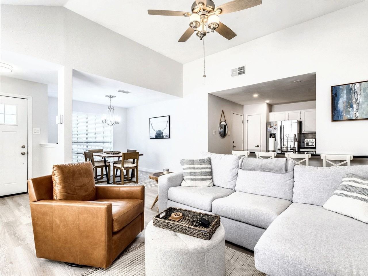 14205 Vandever St - Photo 7 of 23