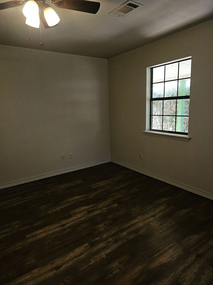 1243 Charles Dr - Photo 3 of 14