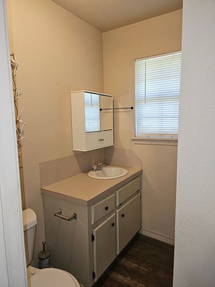 1243 Charles Dr - Photo 6 of 14