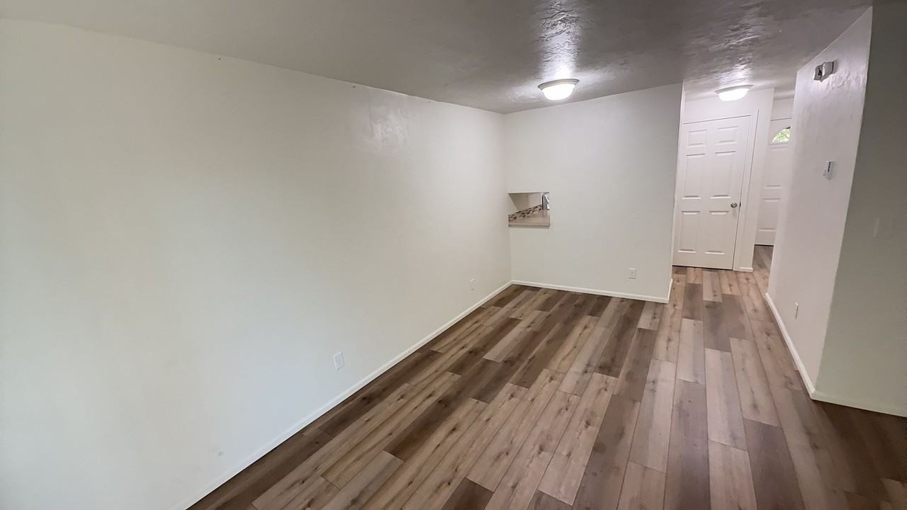 1545 Fetters Loop - Photo 5 of 11
