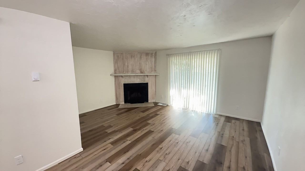 1545 Fetters Loop - Photo 6 of 11