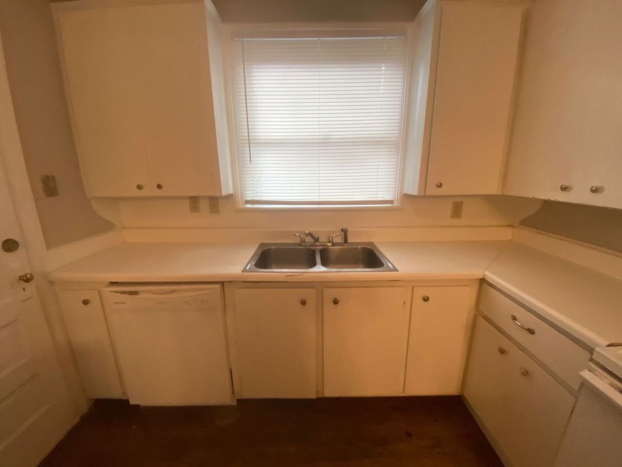 424 S Holly St - Photo 7 of 20