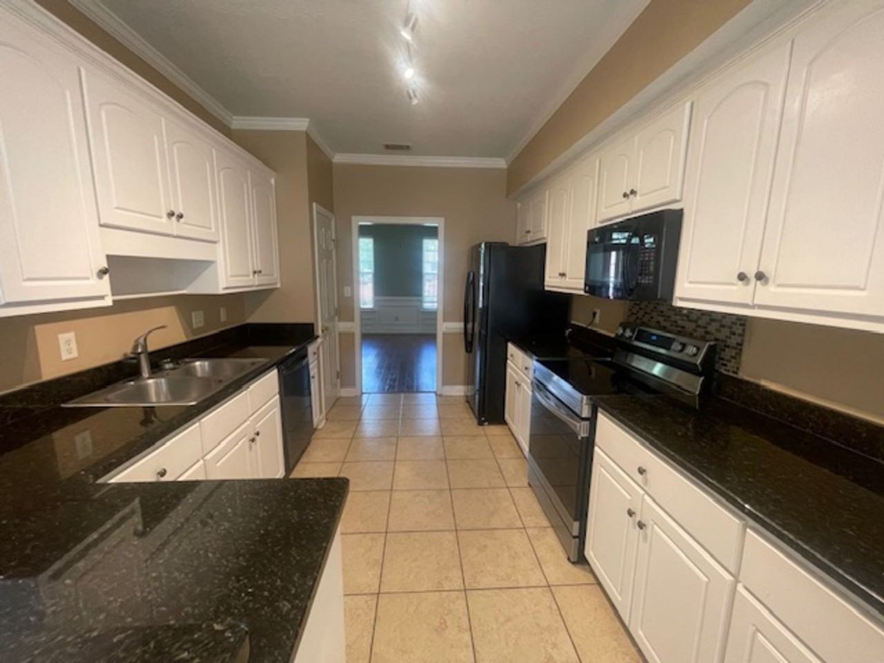 832 Prairie Lane - Photo 5 of 21