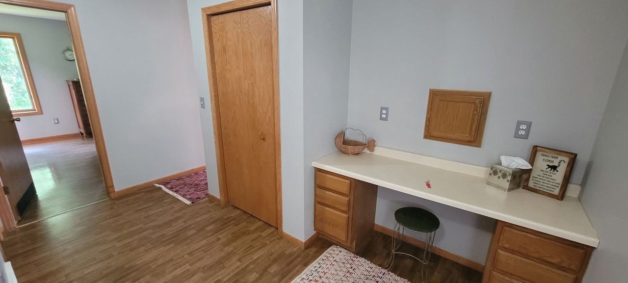 18553 Irvine Ave Nw - Photo 2 of 21