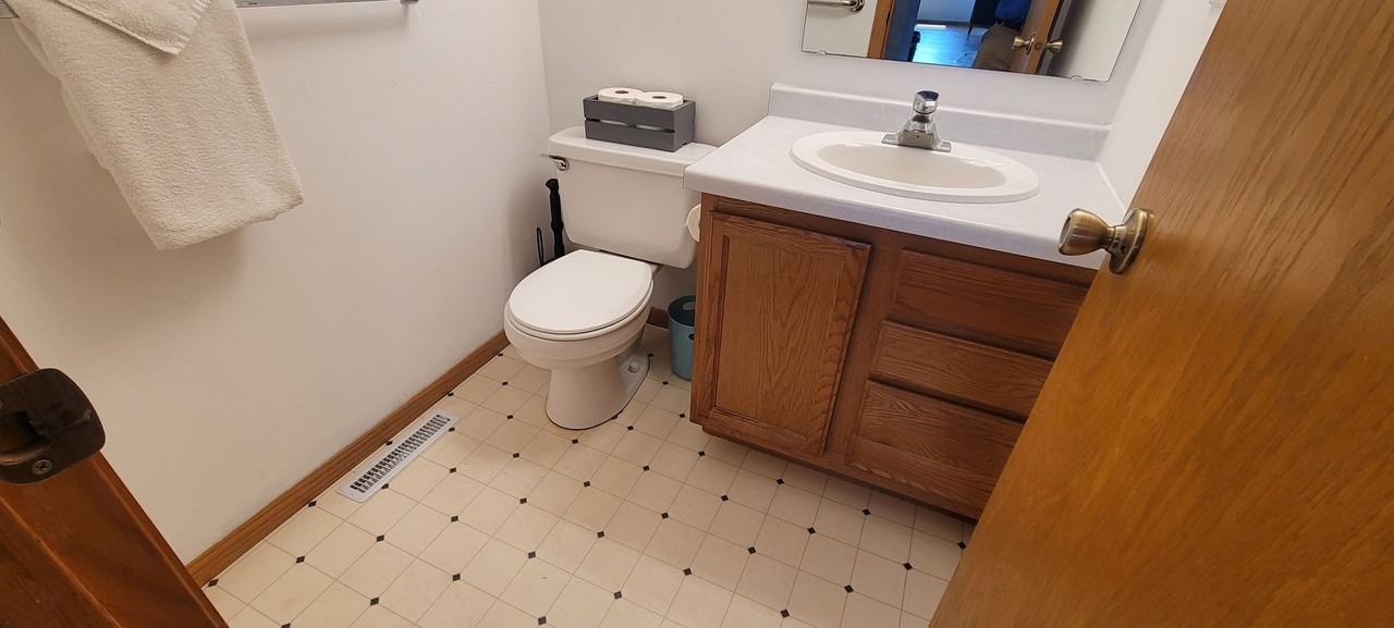 18553 Irvine Ave Nw - Photo 3 of 21