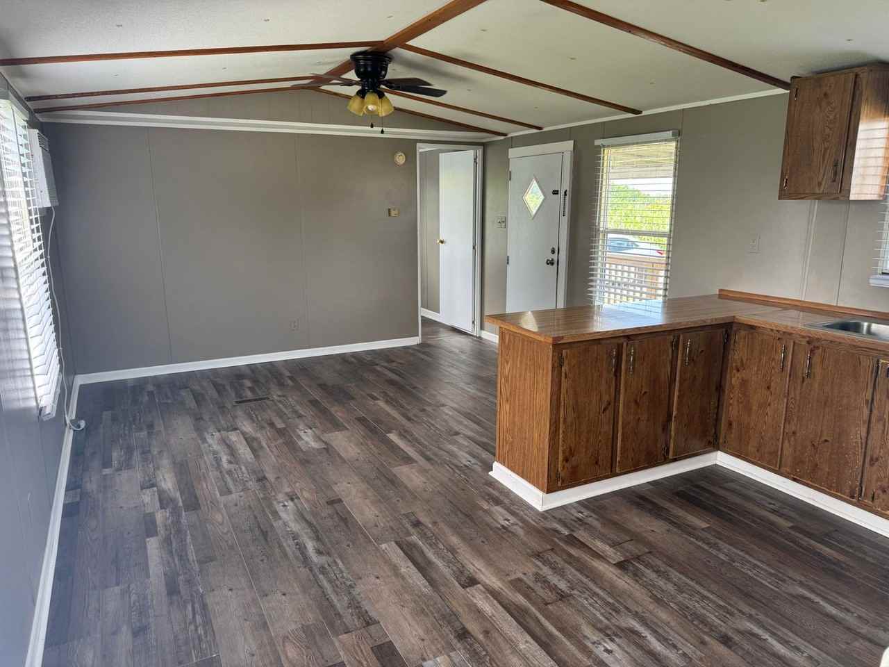 890 Kingsport Hwy - Photo 2 of 8