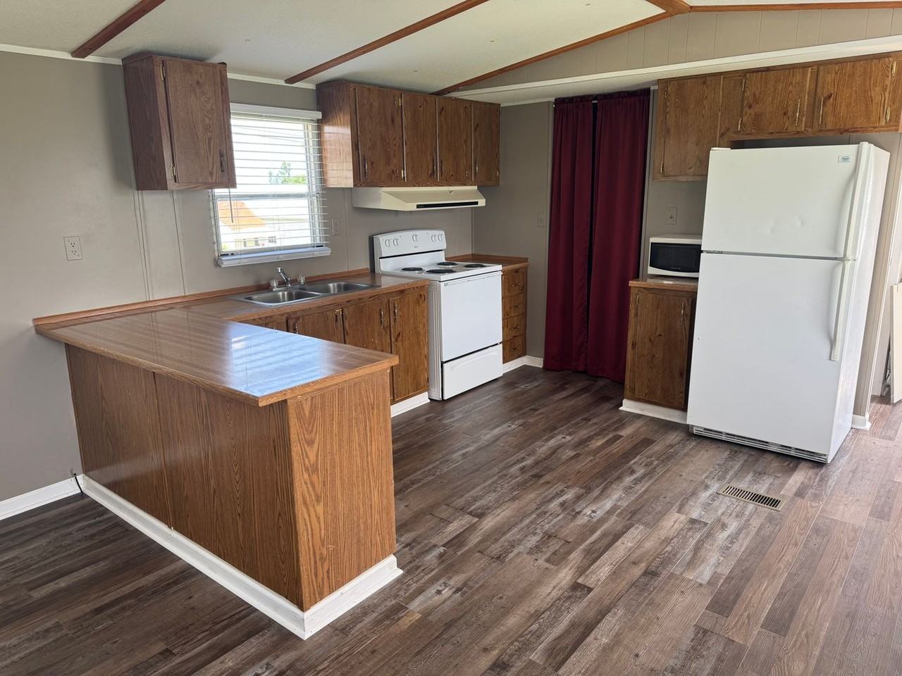 890 Kingsport Hwy - Photo 3 of 8
