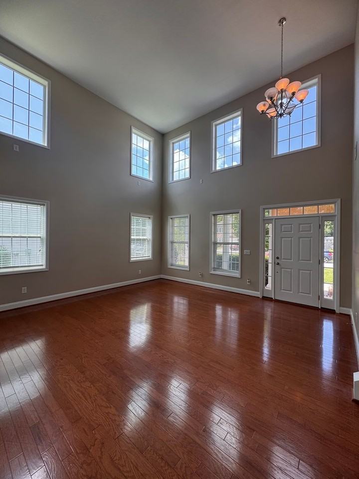 2333 Rockland Cir - Photo 3 of 50