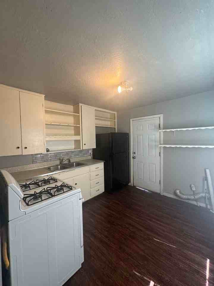 1411 Dunaway St #A - Photo 3 of 6