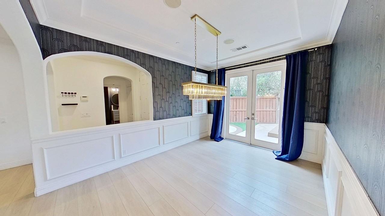 325 Canal Way - Photo 4 of 26