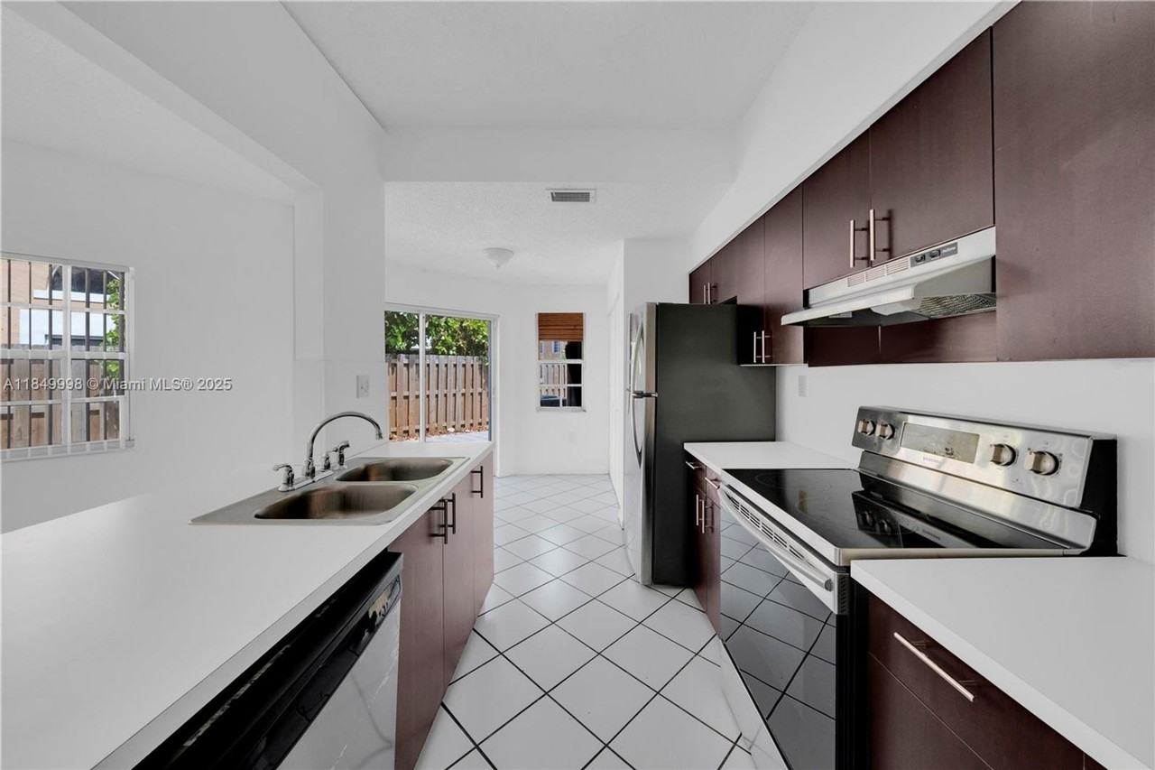 14305 Sw 57th Ln - Photo 3 of 23