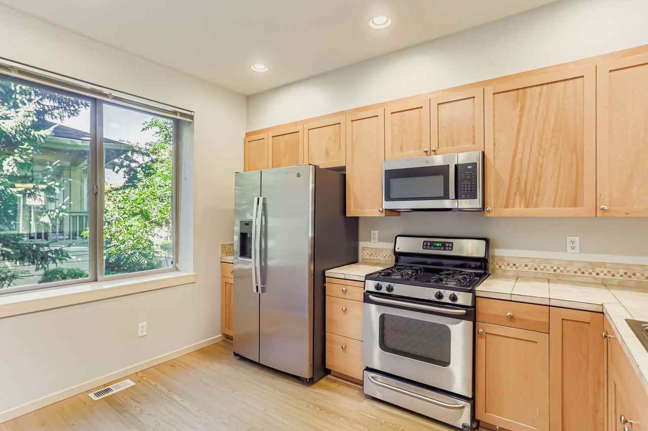 2075 Nw Boulder Way Dr - Photo 3 of 12