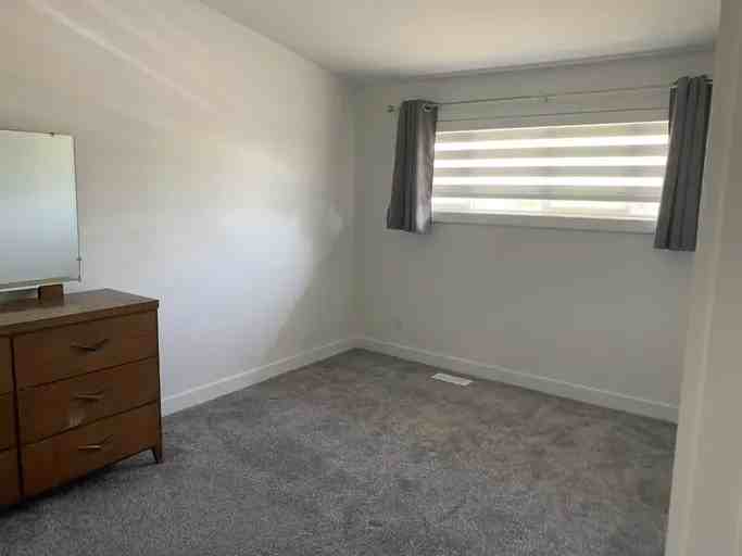 13332 108 St Nw - Photo 2 of 17