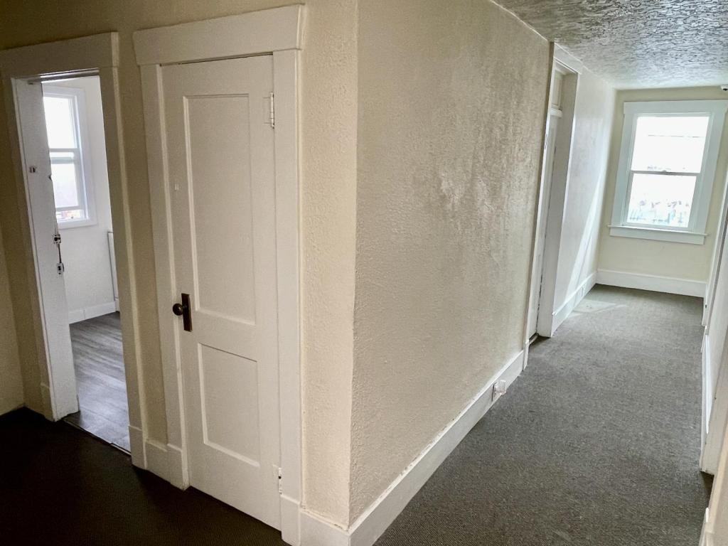 138 7th St - Photo 3 of 13