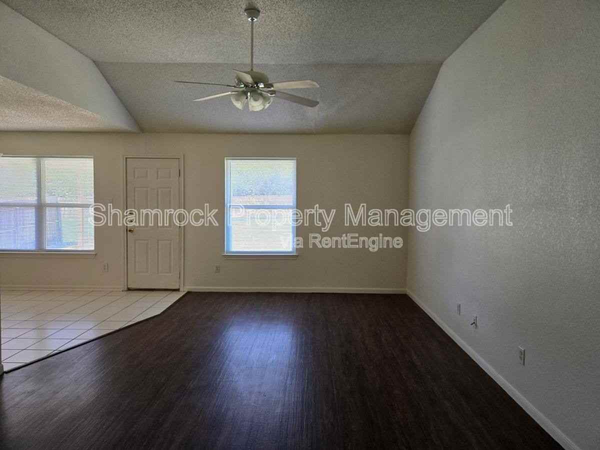 708 Old Lorena Rd - Photo 2 of 10