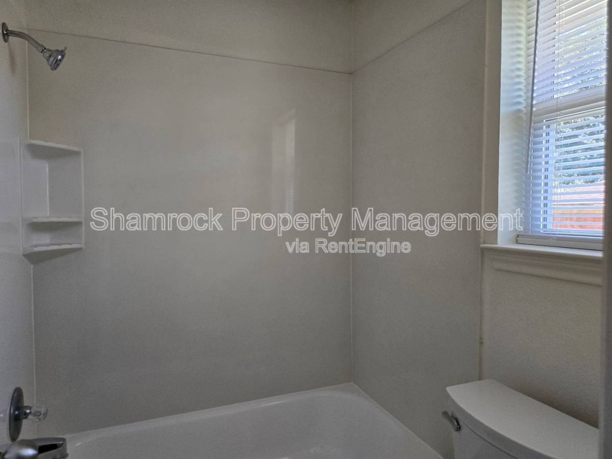 708 Old Lorena Rd - Photo 3 of 10