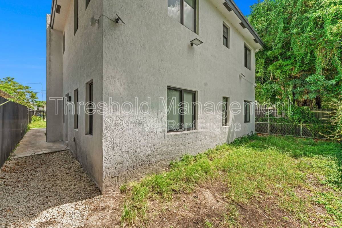 1776 Nw 68th Ter - Photo 2 of 10