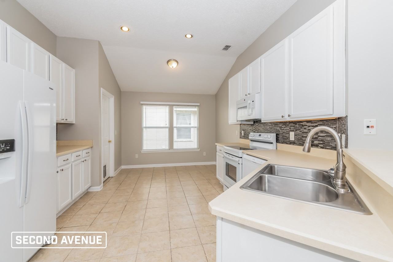 549 Wakemont Dr - Photo 7 of 19