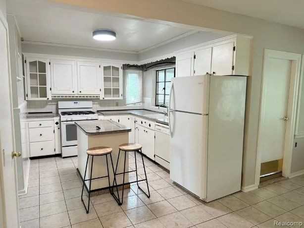 18171 Kilbirnie Ave - Photo 2 of 14