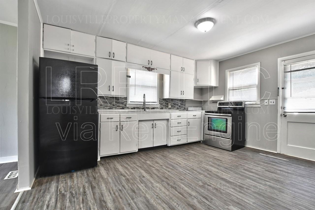 1733 Mcdonald Ln - Photo 3 of 15