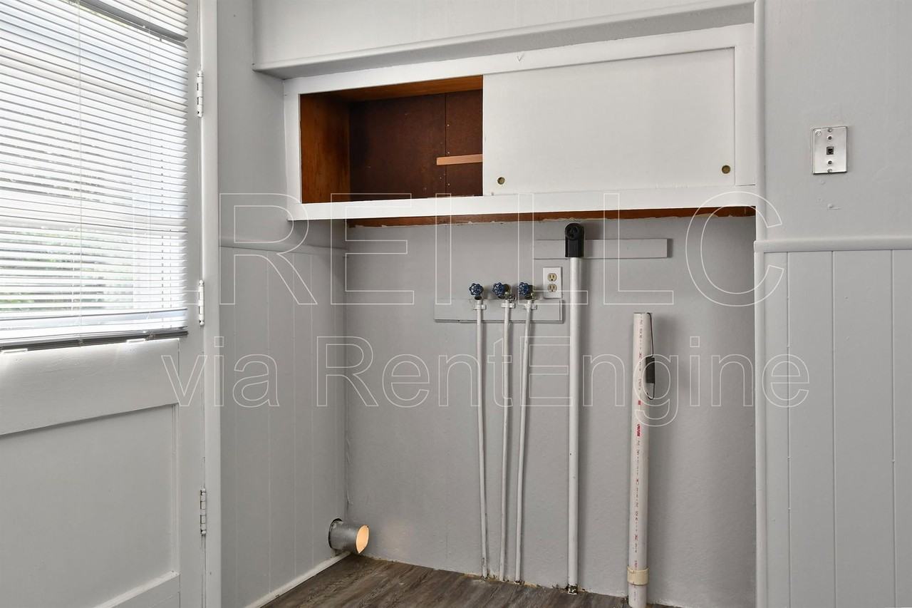 1733 Mcdonald Ln - Photo 6 of 15