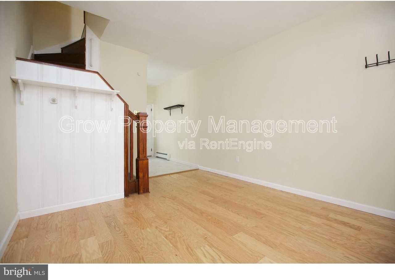 2416 Manning Street - Photo 3 of 25