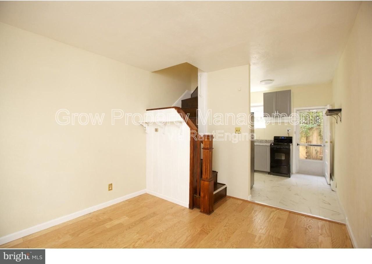 2416 Manning Street - Photo 4 of 25