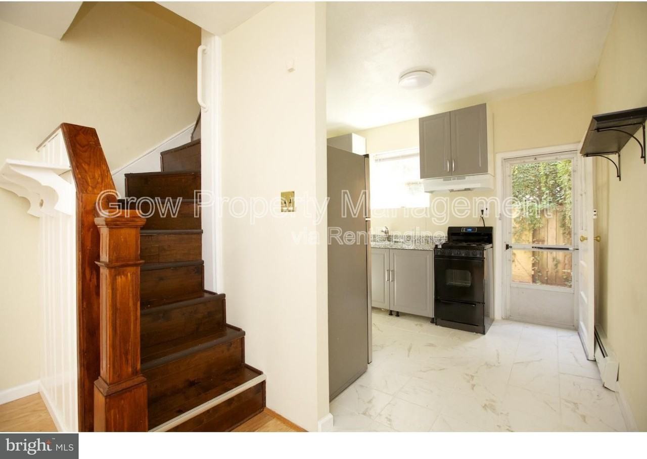 2416 Manning Street - Photo 5 of 25