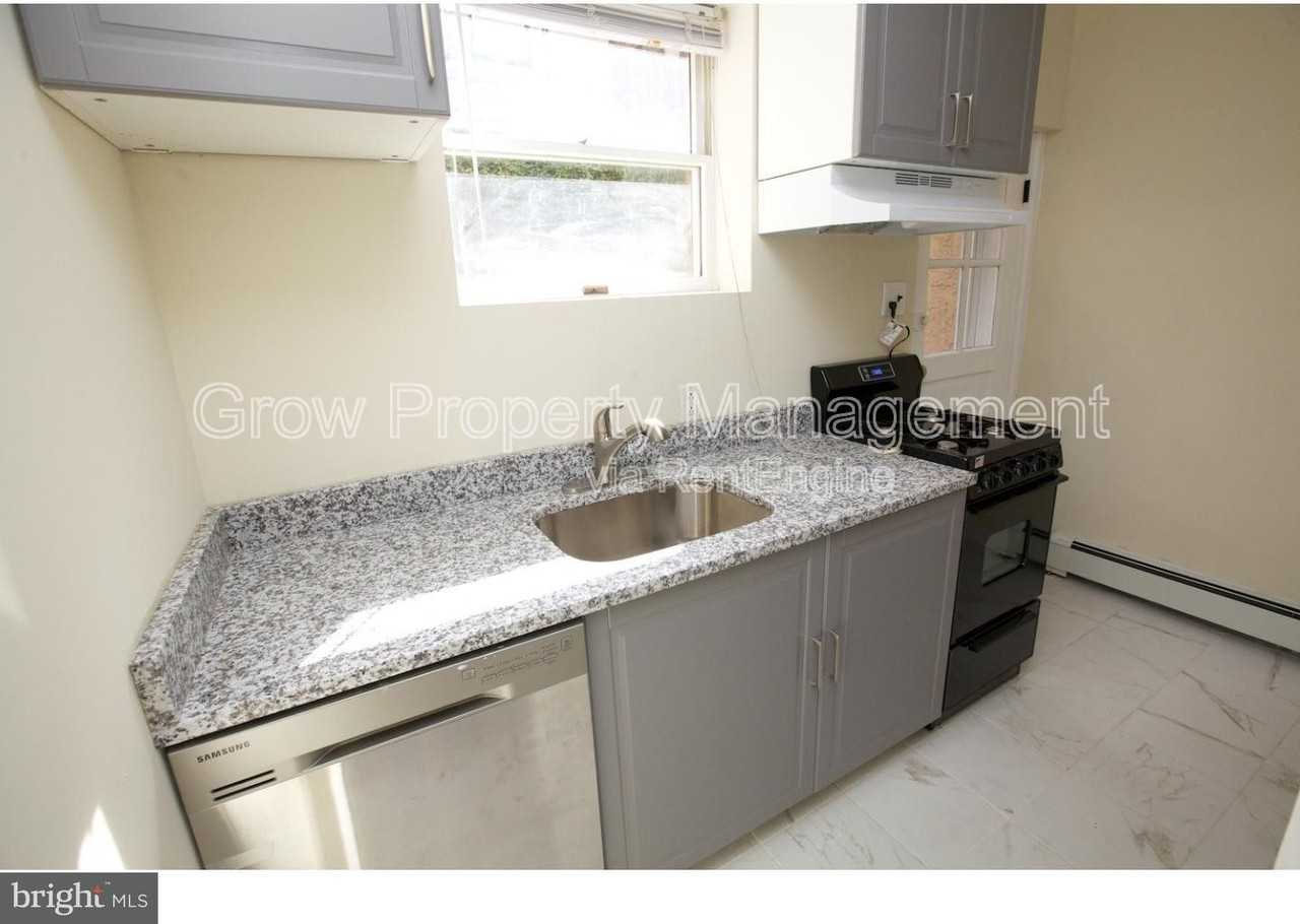 2416 Manning Street - Photo 7 of 25