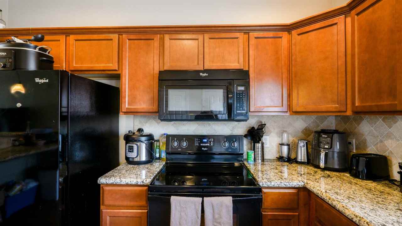 1198 Jones St #1 - Photo 5 of 18