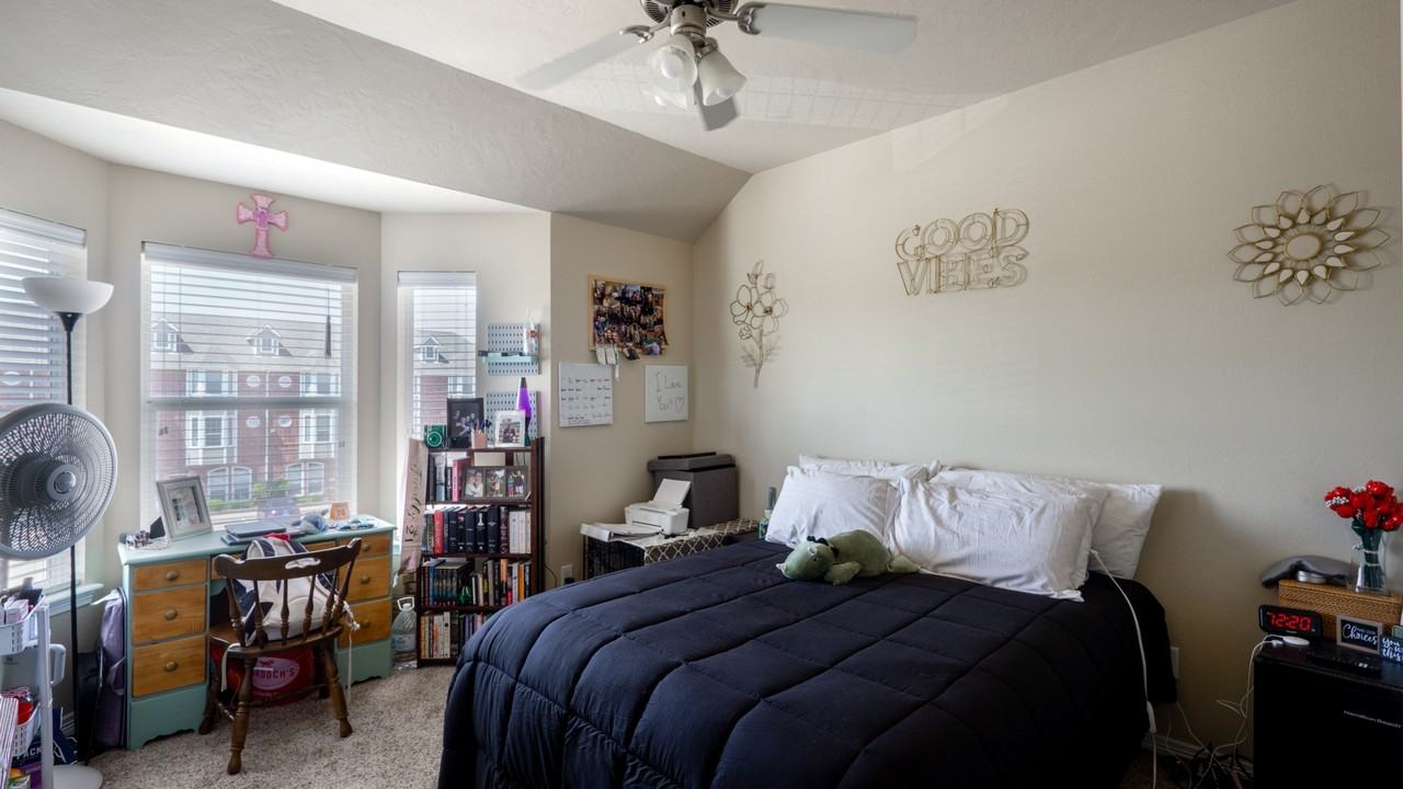 1198 Jones St #1 - Photo 4 of 18