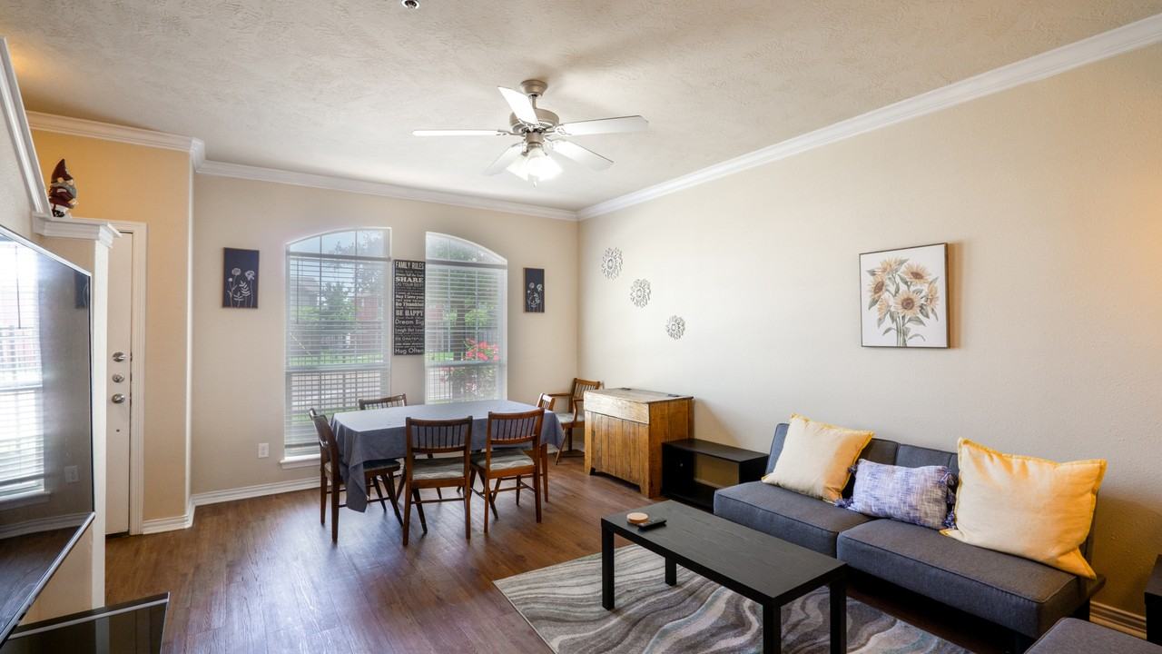 1198 Jones St #1 - Photo 4 of 18